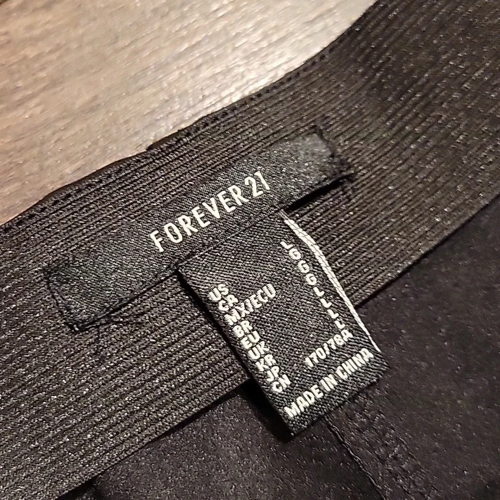 ❤️ FOREVER 21 VEGAN LEATHER HIGH RISE SKINNY ANKLE SIDE ZIP PANTS, LARGE - Picture 2 of 4